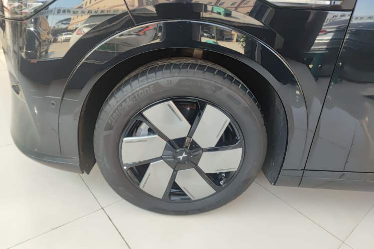 Used XPeng X9 2024 702 Ultra-Long Range Pro Exterior 4