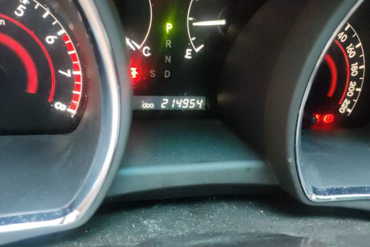 Used Toyota Highlander 2012 2.7L Two-Wheel Drive 7-Seater Luxury Edition Odometer Close Up