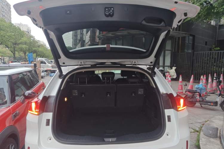 Used Wey VV5 2017 2.0T Ultra-Luxury Version Trunk