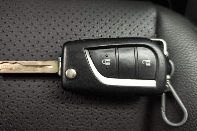 Used Toyota RAV4 2015 2.0L CVT Two-Wheel Drive Fashion Edition