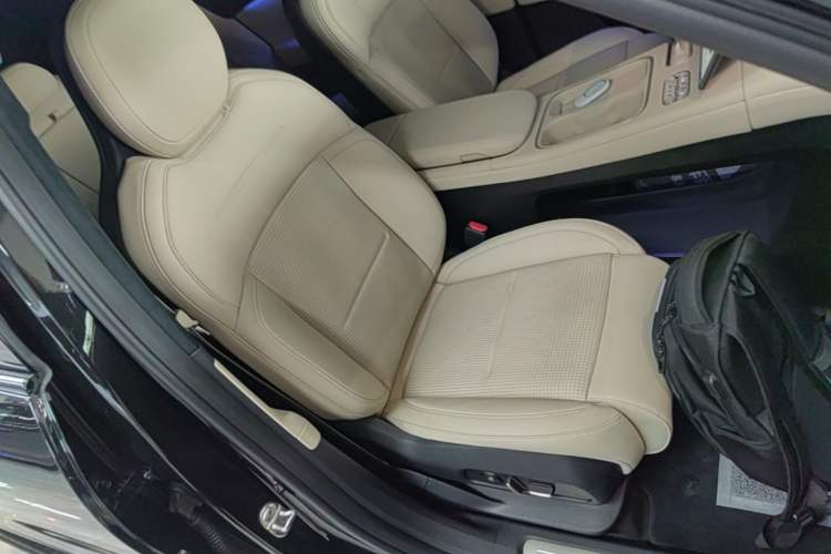 Used Nio ES6 2024 75 kWh Right Front Seat