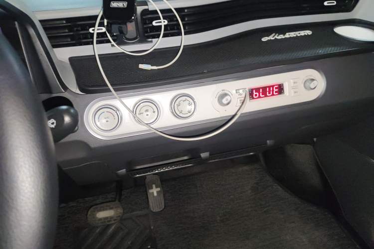 Used Wuling Hongguang MINIEV 2022 Macaron Premium Model – Lithium Iron Phosphate Audio And AC Panel