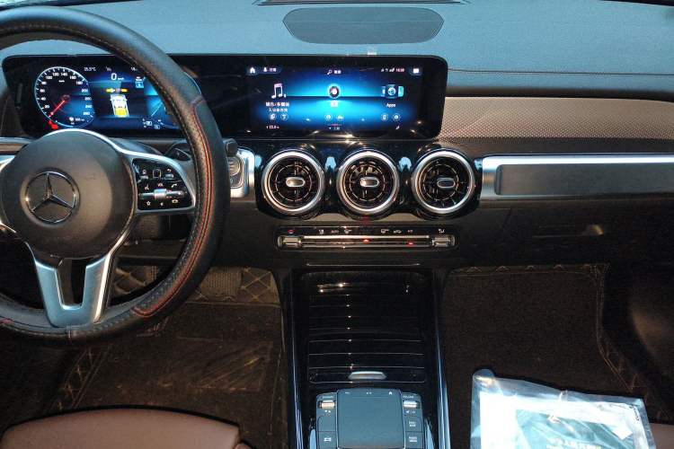 Used Mercedes-Benz GLB 2023 GLB 200 Dynamic Edition Audio And AC Panel