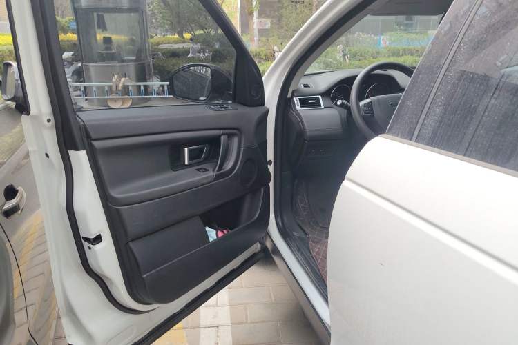 Used Land Rover Discovery Sport 2018 240 PS PURE Edition Driver Seat