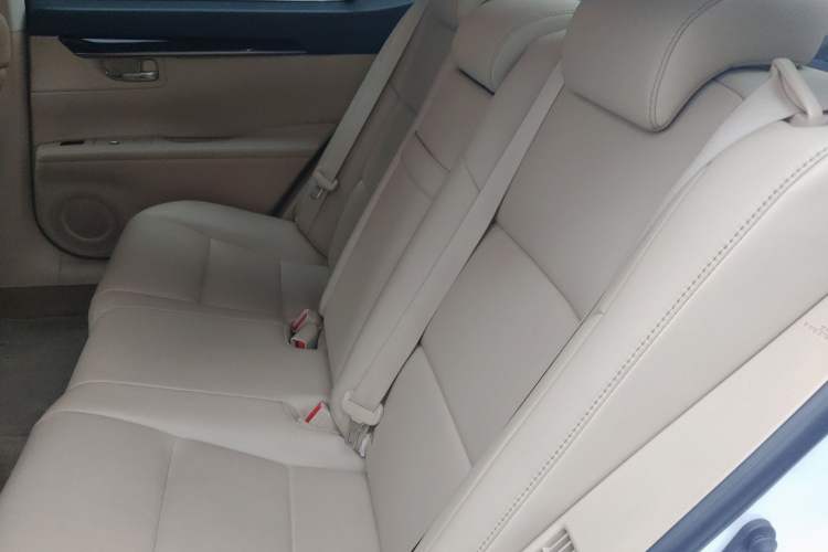 Used Lexus ES 2013 300h Elite Edition