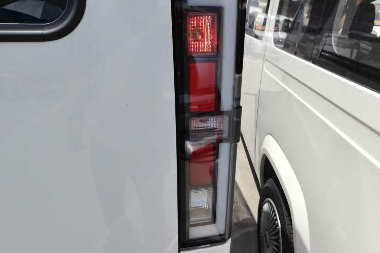 Used SRM New Energy E3L 2024 Standard 6-Seater Bus
