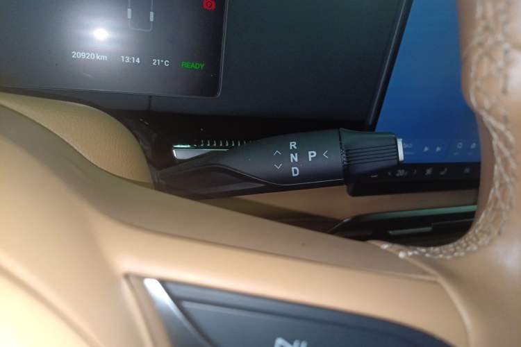 Used VOYAH Dream 2025 PHEV Four-Wheel Drive Prestige Kunpeng Edition
