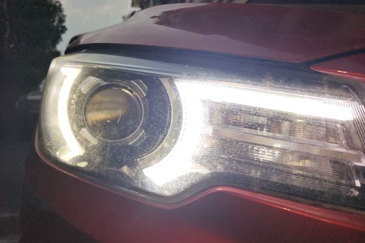 Used MG ZS 2017 1.5L Manual Elite Edition Right Front Headlight