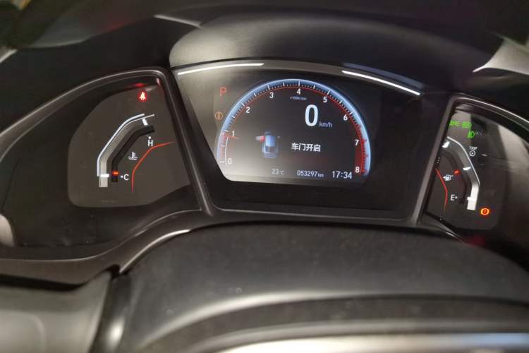 Used Honda Civic 2021 HATCHBACK 220TURBO CVT Dynamic Control Odometer Close Up