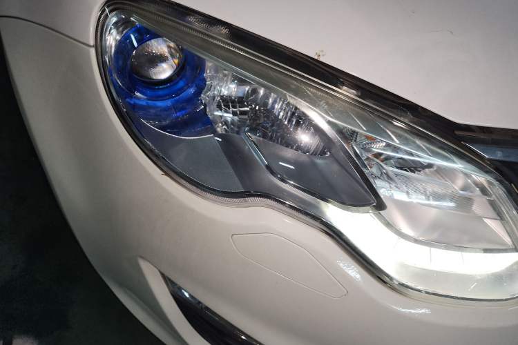 Used Roewe e550 2016 Flagship Edition Right Front Headlight