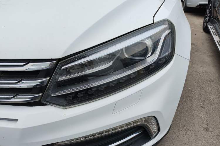 Used Zotye T600 Coupe 2017 1.5T Automatic Luxury Model Left Front Headlight