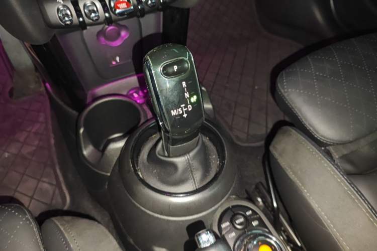 Used MINI 2021 1.5T COOPER Artist Five-Door Edition Gear Lever