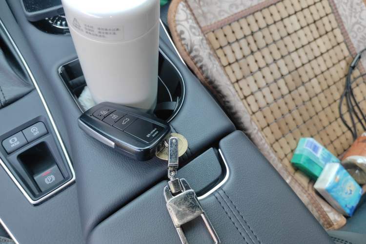 Used Toyota Avalon 2019 2.0L Luxury Edition China VI Standard Vehicle Key