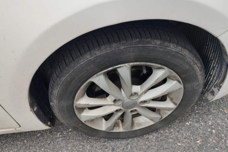 Used Kia K3 2016 1.6L Automatic GLS Right Front Wheel Hub