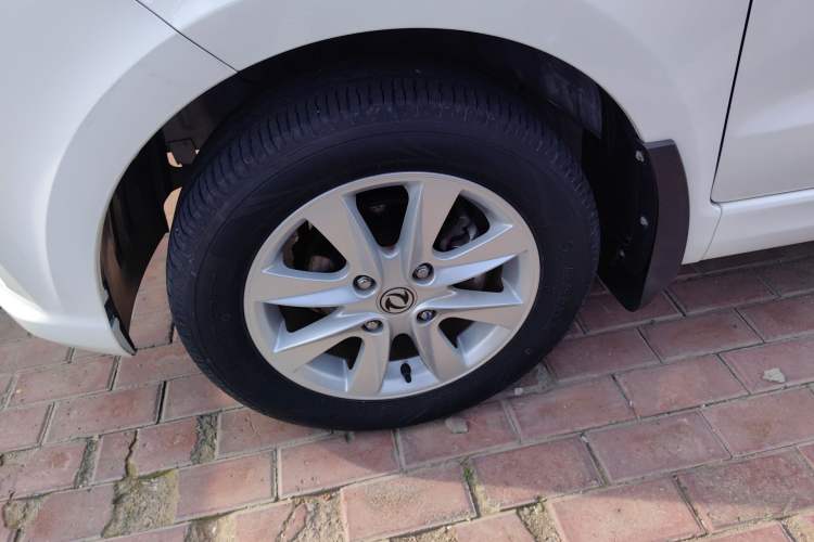 Used Dongfeng Fengon 330 2019 1.5L 330S Manual Comfort Version China VI Standard Left Front Wheel Hub