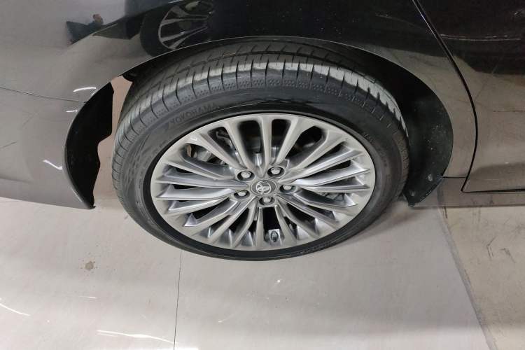 Used Toyota Avalon 2019 Dual-Engine 2.5L XLE Prestige Version China VI Standard