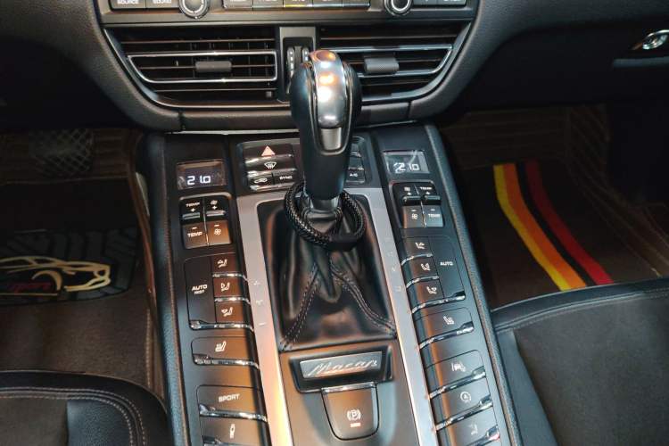 Used Porsche Macan 2018 Macan 2.0T Gear Lever