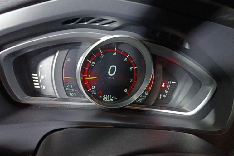 Used Volvo V40 2015 1.6T Zhiyi Edition