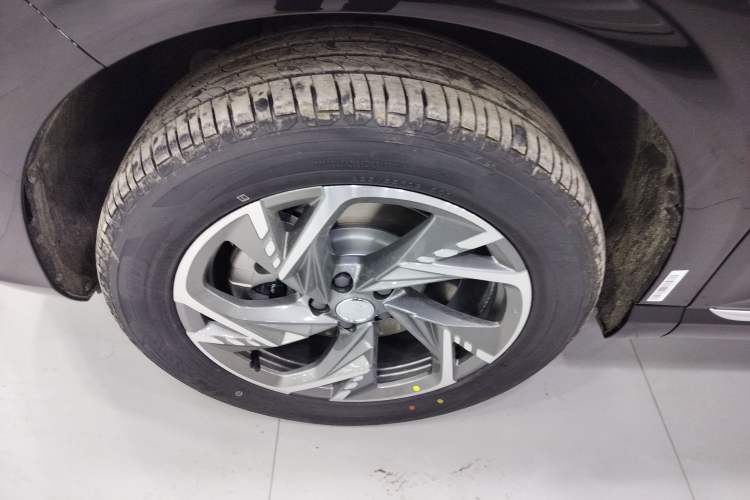 Used Hongqi HS3 PHEV 2025 Model 125km Jingwei 2 Millionth Anniversary Edition
