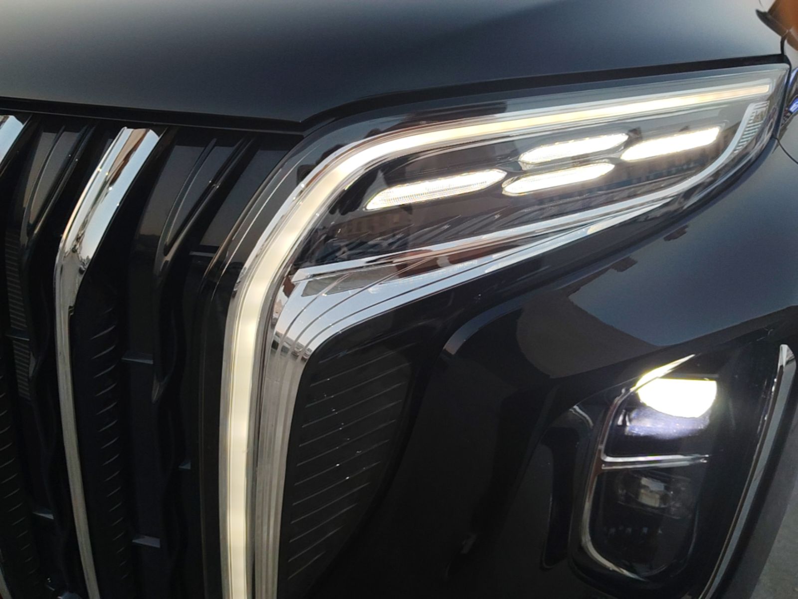 Hongqi HS7 PHEV 2024 2.0T PHEV Four-Wheel Drive Flagship Edition 7 Seats — снимка 8