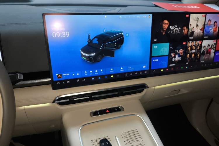 Used VOYAH Dream 2025 PHEV Four-Wheel-Drive Flagship Kunpeng Edition Audio And AC Panel