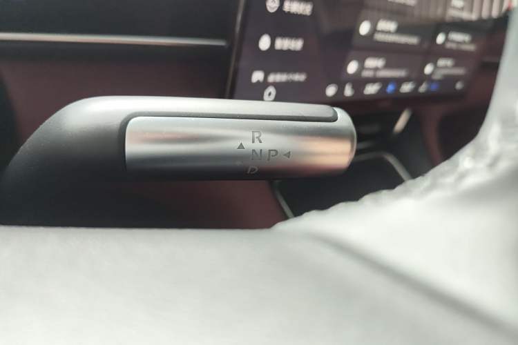 Used Hima AITO M7 2026 Model Range-Extending Ultra All-Wheel Drive 5-Seater Version Gear Lever