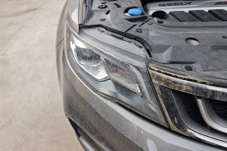 Used Geely Auto Emgrand X7 Sport 2018 1.8TD Automatic Two-Wheel Drive ZhiZun Model with 4G Connectivity
