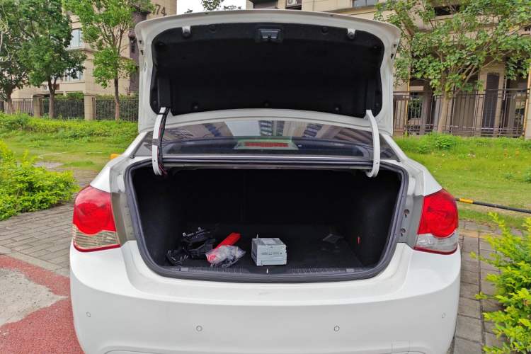 Used Chevrolet Cruze 2013 1.8L SE AT Trunk