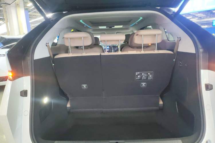 Used XPeng X9 2025 740 Ultra-Long Range Max