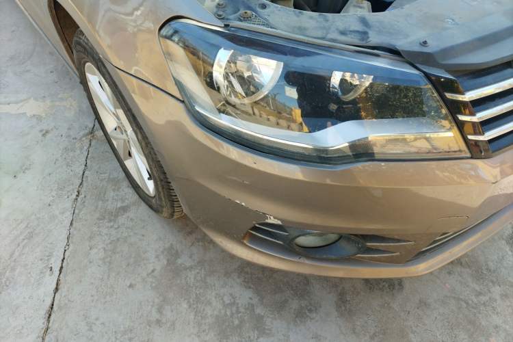 Used Volkswagen Bora 2015 Value Edition 1.6L Automatic Comfort Version Right Front Headlight