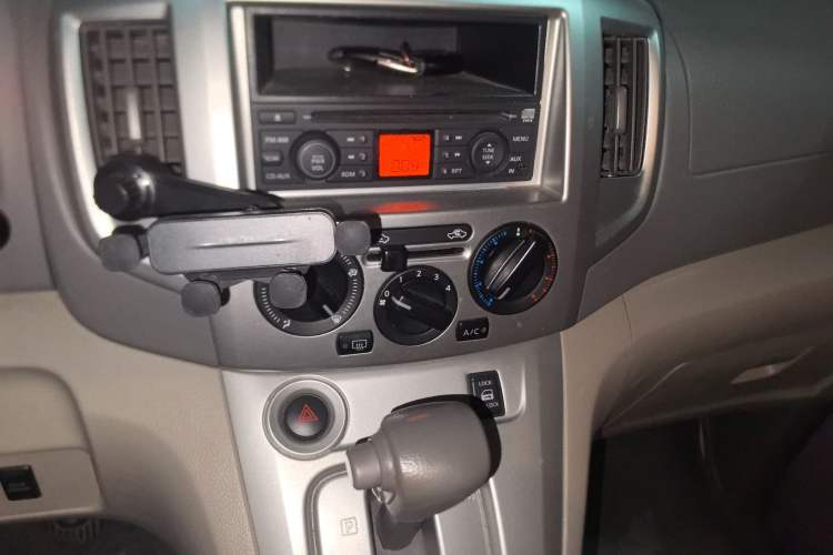 Used Nissan NV200 2014 1.6L CVT Luxury Model China IV Standard