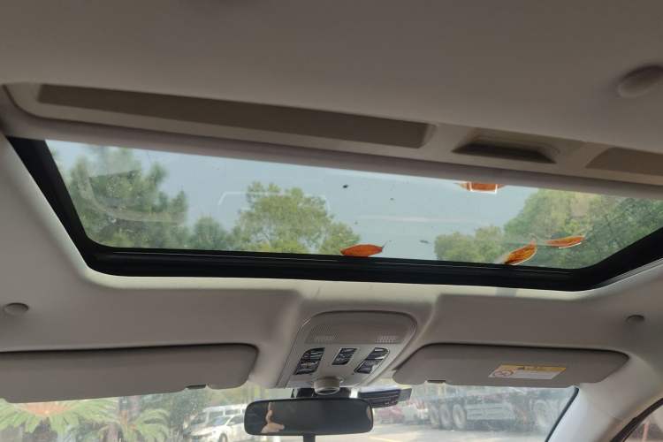 Used Haval H2 2016 Red-Label 1.5T Manual Two-Wheel Drive Luxury Model Headliner