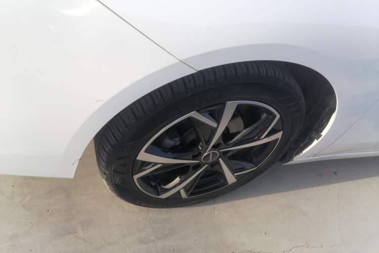 Used Roewe i5 2023 1.5L CVT Luxury Edition Left Front Wheel Hub