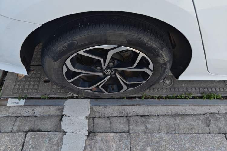 Used MG 5 2021 180 DVVT CVT Youthful Style Edition
