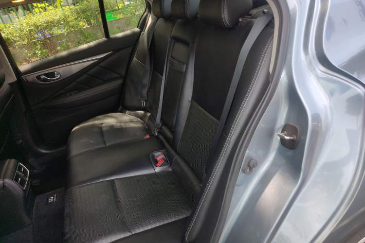 Used Infiniti Q50 2014 3.7L Luxury Sport Edition Interior 4