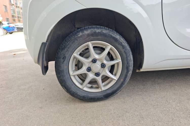 Used Roewe Clever 2022 311km QiQi BoBo Edition Right Rear Wheel Hub