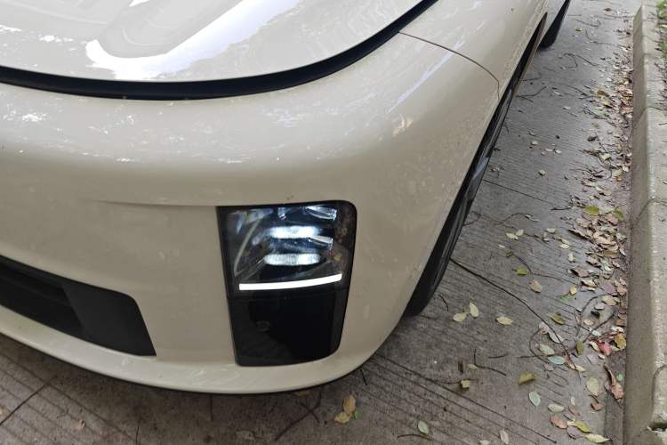 Used Li Auto i6 2025 Model Four-Wheel-Drive Standard Type
