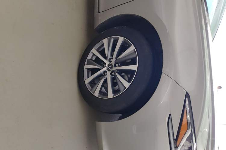 Used Lexus ES  Right Front Wheel Hub