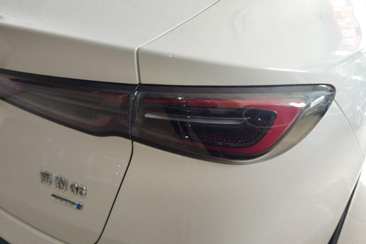 Used BYD Seal 06 New Energy 2025 DM-i Smart Drive 120KM Deluxe Model Right Rear Taillight