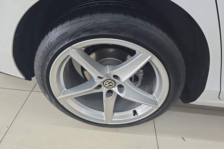 Used Volkswagen Lamando 2023 Lavida L 280TSI DSG Cool & Spicy Edition Right Rear Wheel Hub