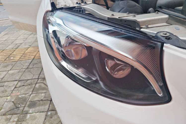 Used Mercedes-Benz GLC 2017 GLC 300 4MATIC Luxury Model Right Front Headlight