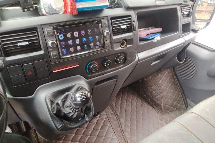 Used Ford Transit Custom 2016 2.2T Short-Wheelbase 6-Seater Mid-Roof Multi-Purpose Vehicle