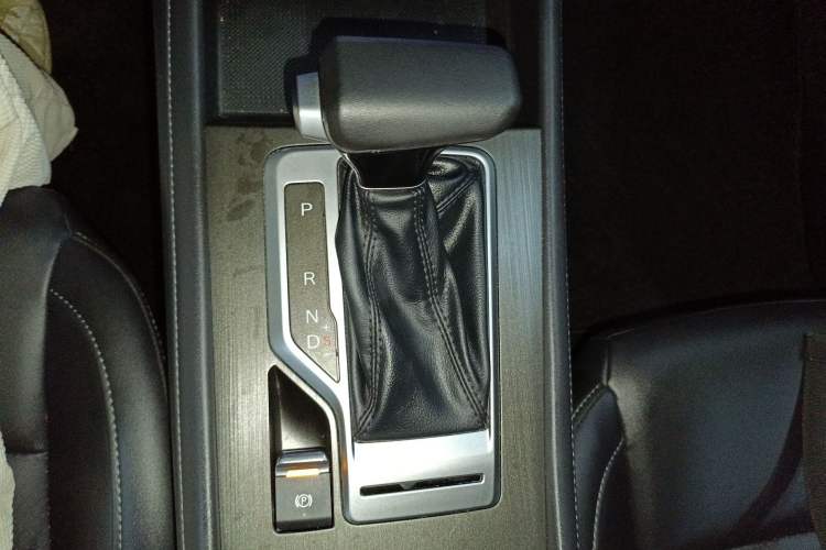 Used CHANGAN CS35PLUS 2021 Honor Million Edition 1.6L CVT Luxury Model Gear Lever