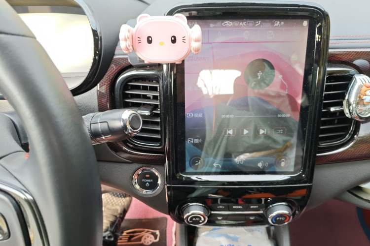 Used Chery Little Ant 2022 Revised Version Sweet Pink Edition Half-Sugar Version Lithium Iron Phosphate 30.7 kWh 30 kW 301 km
