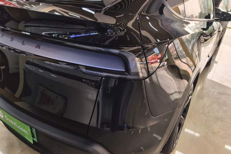 Used Tesla Model Y 2025 Rear-Wheel-Drive Version
