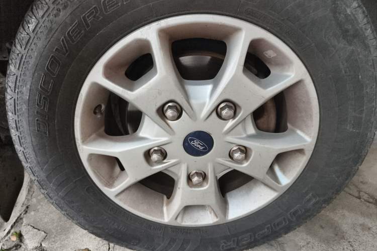 Used Ford Tourneo Custom 2017 2.0T Automatic Elite Edition Right Front Wheel Hub