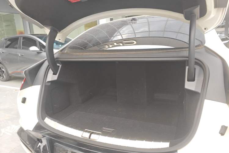 Used Denza Z9 2024 1100 km All-Wheel-Drive Ultra Version Trunk