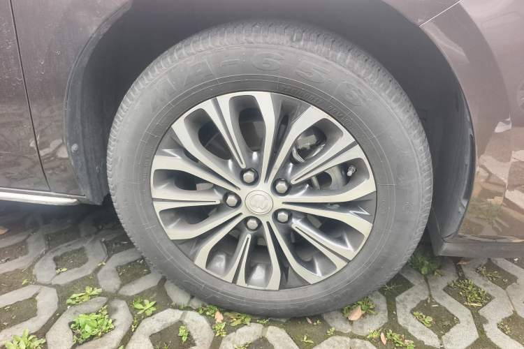 Used Buick GL8 2023 Facelifted Land Cruiser Executive Luxury Version