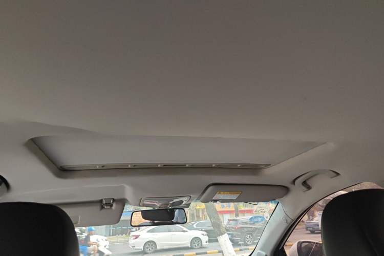 Used Roewe 360 2015 20T TST Deluxe Edition