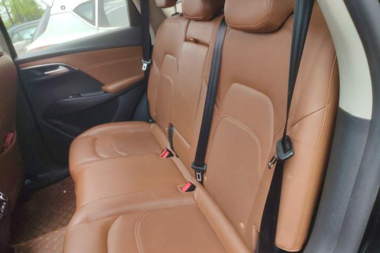 Used BORGWARD BX7 2016 28T Four-wheel Drive Luxury Edition 5 Seats Left Rear Seat